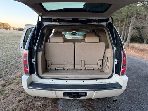 Used 2011 GMC Yukon Denali image 9