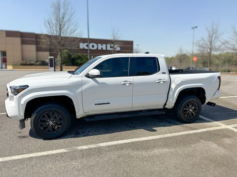 Used 2024 Toyota Tacoma SR5 image 2