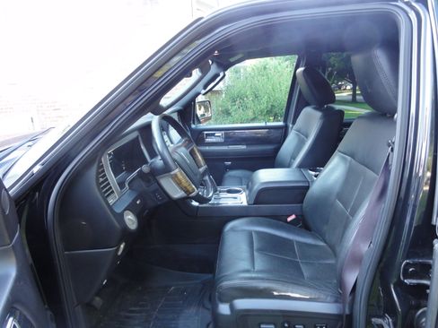 Used 2010 Lincoln Navigator 4WD image 15
