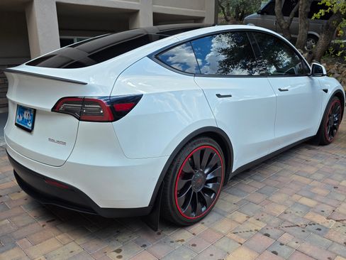 Used 2022 Tesla Model Y Performance image 2