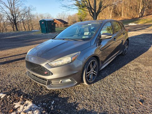 Used 2016 Ford Focus ST FWD image 8