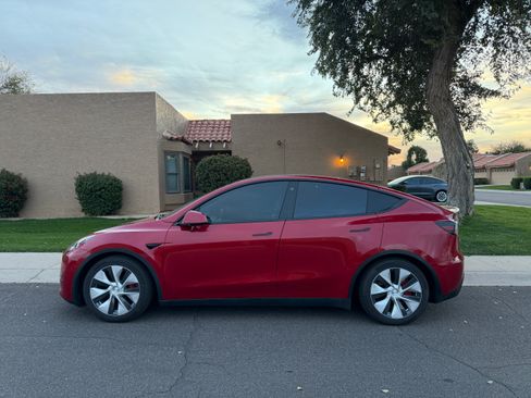 Used 2022 Tesla Model Y Performance image 1