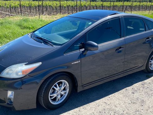 Used 2011 Toyota Prius Four w/ Solar Roof Pkg image 16