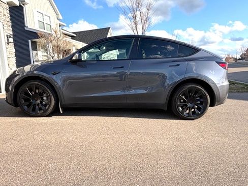 Used 2023 Tesla Model Y Long Range image 2