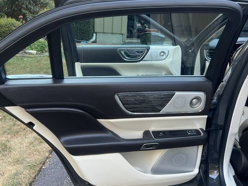 Used 2017 Lincoln Continental Black Label w/ Technology Package image 9