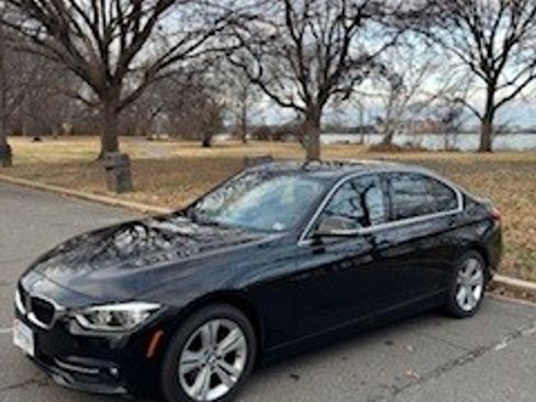 Used 2018 BMW 330i xDrive Sedan image 4