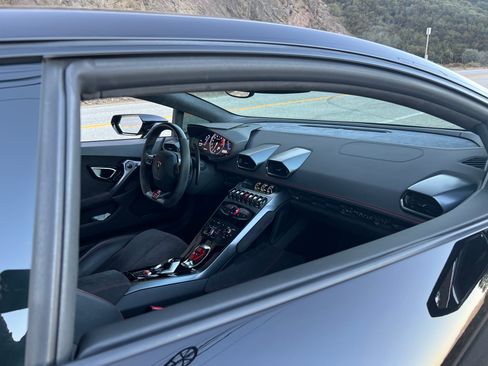 Used 2015 Lamborghini Huracan LP 610-4 AWD/4WD image 4