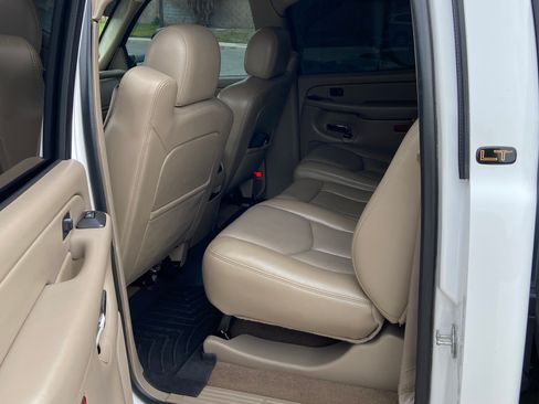 Used 2005 Chevrolet Silverado 2500 LT w/ Heavy-Duty Power Package image 17