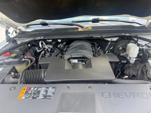 Used 2020 Chevrolet Suburban LT w/ RST Edition RWD image 17
