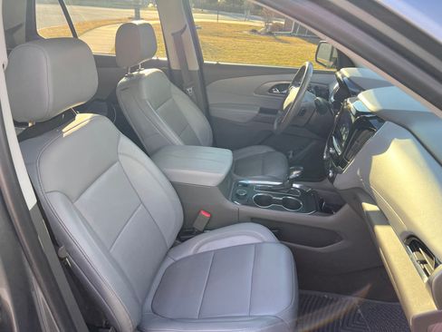 Used 2021 Chevrolet Traverse LT image 15