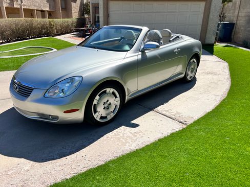 Used 2002 Lexus SC 430 Convertible RWD image 2