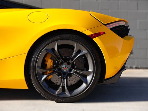 Used 2018 McLaren 720S Performance image 4