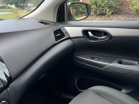 Used 2019 Nissan Sentra S FWD image 17