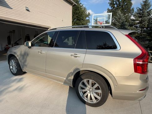Used 2017 Volvo XC90 T6 Momentum w/ Vision Package AWD/4WD image 5