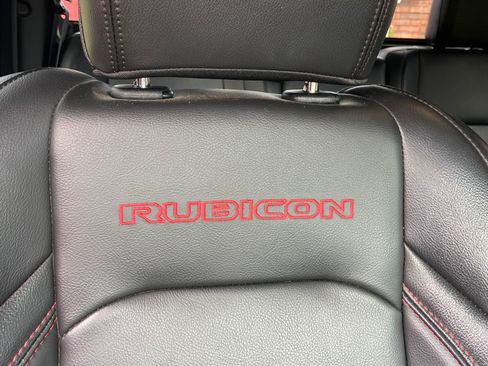 Used 2023 Jeep Gladiator Rubicon w/ Cold Weather Group AWD/4WD image 9