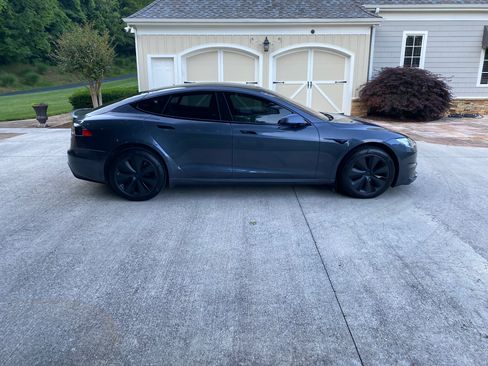 Used 2021 Tesla Model S Plaid image 1