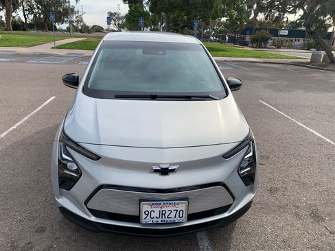 Used 2022 Chevrolet Bolt LT image 2