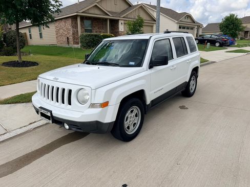 Used 2012 Jeep Patriot Sport w/ PWR Value Group FWD image 2
