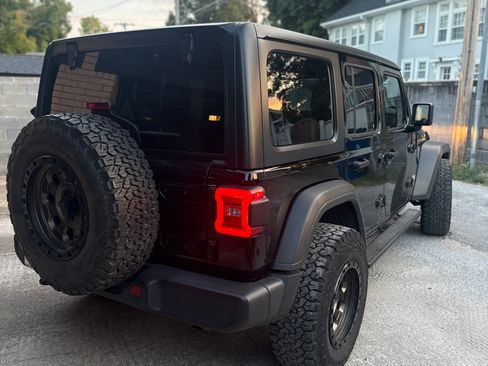 Used 2018 Jeep Wrangler Unlimited Sport S AWD/4WD image 4