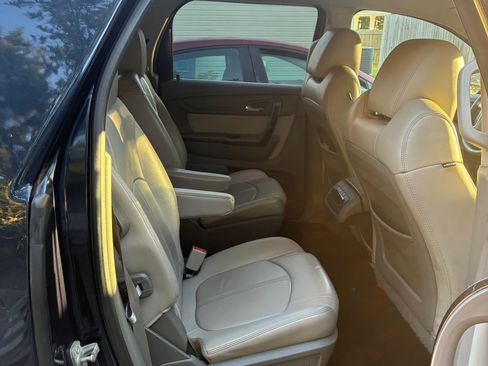 Used 2015 GMC Acadia SLT image 8