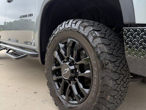 Used 2025 Chevrolet Silverado 2500 LT w/ Trail Boss Package AWD/4WD image 13