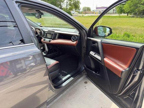 Used 2014 Toyota RAV4 Limited AWD/4WD image 29