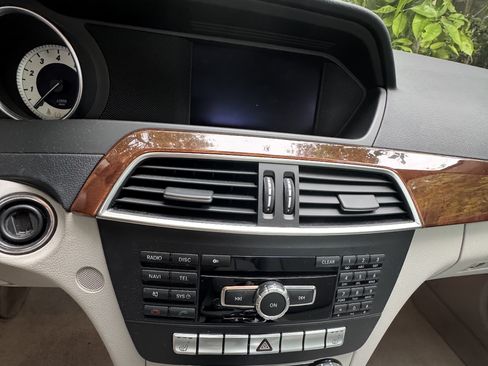 Used 2013 Mercedes-Benz C 250 Sedan image 4