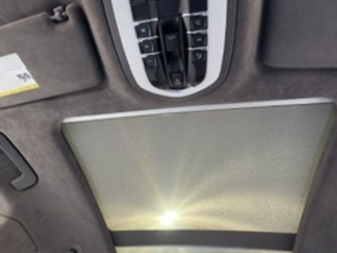 Used 2015 Porsche Macan Turbo image 18