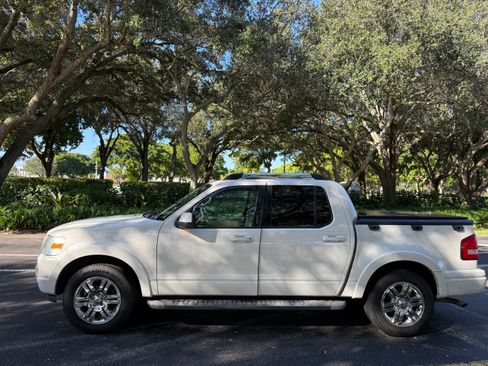 Used 2010 Ford Explorer Sport Trac Limited image 2