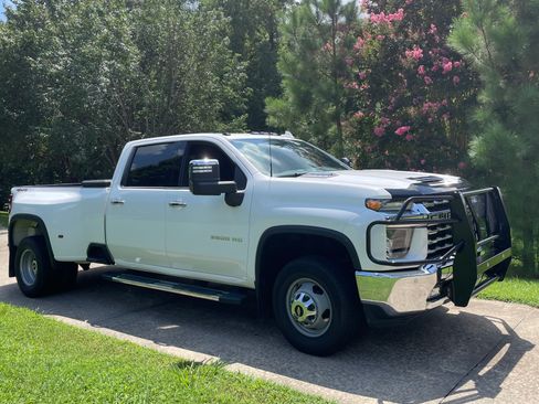 Used 2020 Chevrolet Silverado 3500 LTZ w/ LTZ Plus Package AWD/4WD image 10