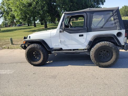 Used 1997 Jeep Wrangler SE image 2