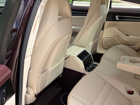 Used 2023 Porsche Panamera image 20