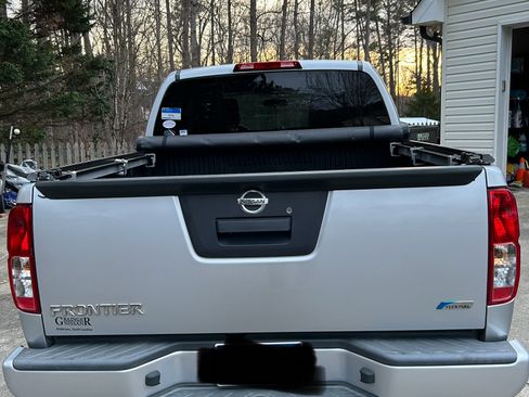 Used 2018 Nissan Frontier SV image 6