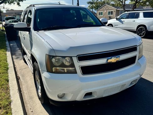 Used 2011 Chevrolet Tahoe LT RWD image 2