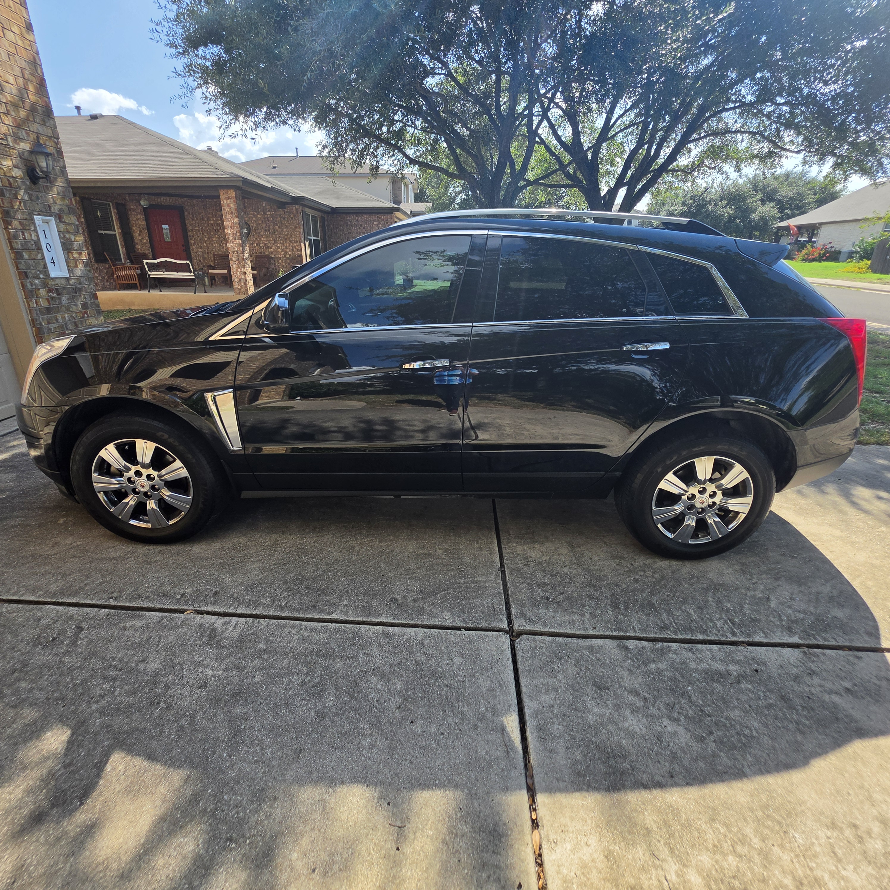 Used 2015 Cadillac SRX Luxury w/ Driver Awareness Package FWD image 2