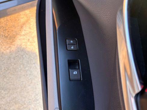Used 2020 Toyota Camry LE FWD image 22