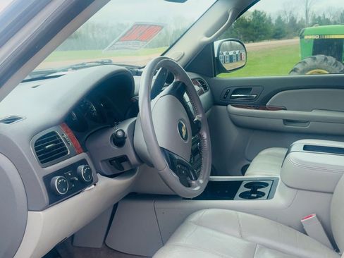 Used 2007 Chevrolet Suburban LTZ w/ LTZ Preferred Equipment Group AWD/4WD image 9