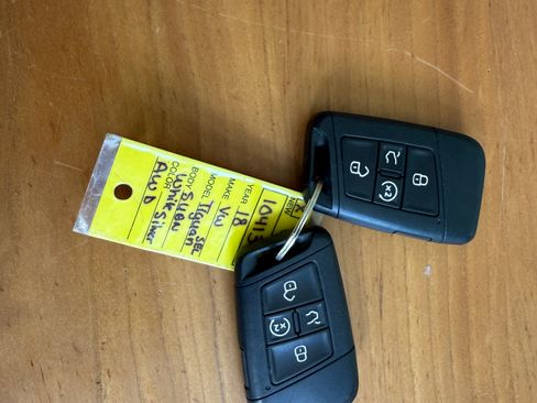 Used 2018 Volkswagen Tiguan SEL AWD/4WD image 16