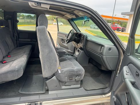 Used 2001 Chevrolet Silverado 1500 LS w/ Firm Ride Suspension Pkg RWD image 20
