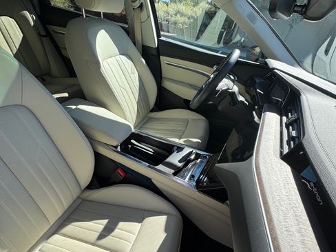 Used 2022 Audi e-tron Premium Plus image 15