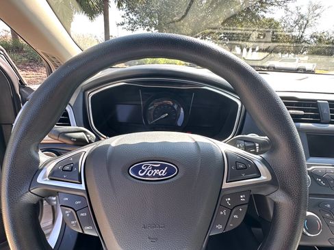 Used 2018 Ford Fusion S image 11