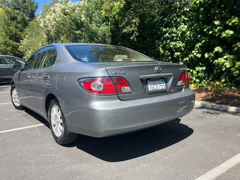 Used 2003 Lexus ES 330 w/ Premium Pkg FWD image 9