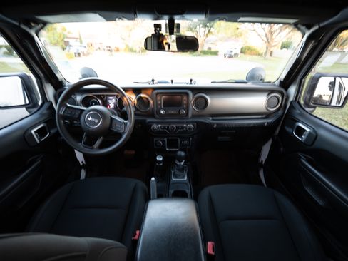 Used 2018 Jeep Wrangler Unlimited Sport image 18