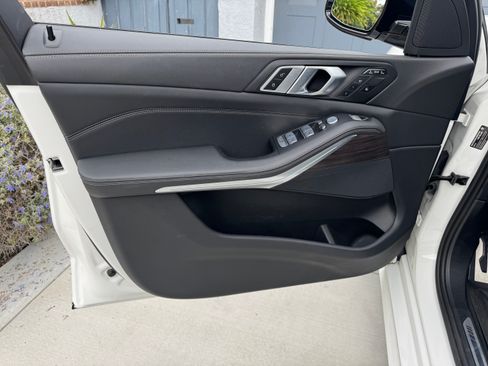 Used 2024 BMW X7 xDrive40i w/ M Sport Package image 25