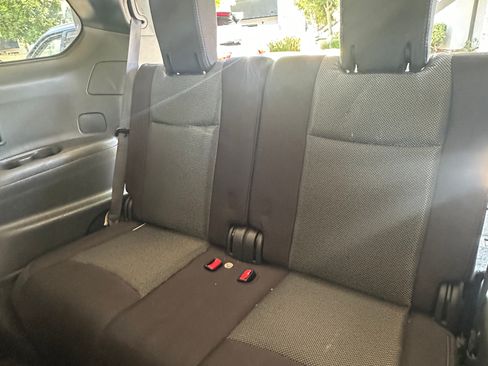 Used 2017 Nissan Pathfinder SV FWD image 16