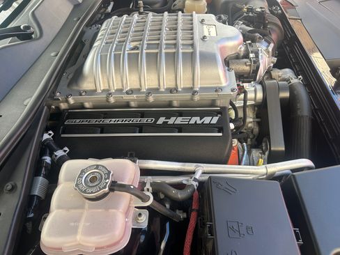 Used 2016 Dodge Challenger SRT Hellcat image 4