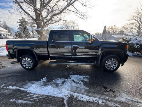 Used 2015 GMC Sierra 2500 Denali w/ Duramax Plus Package image 12