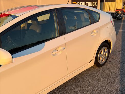 Used 2010 Toyota Prius Three image 12