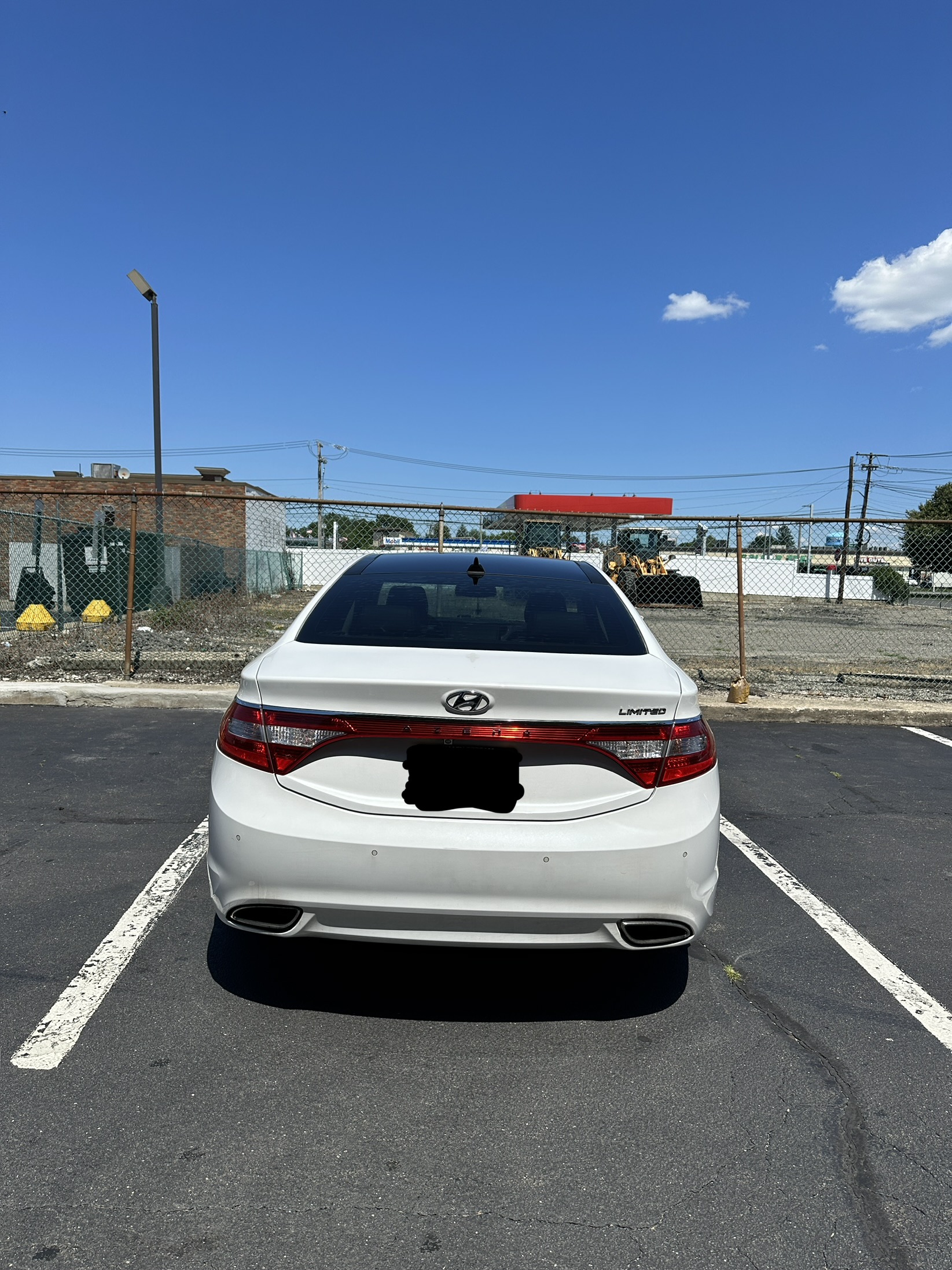 Used 2014 Hyundai Azera Limited w/ Option Group 02 FWD image 8