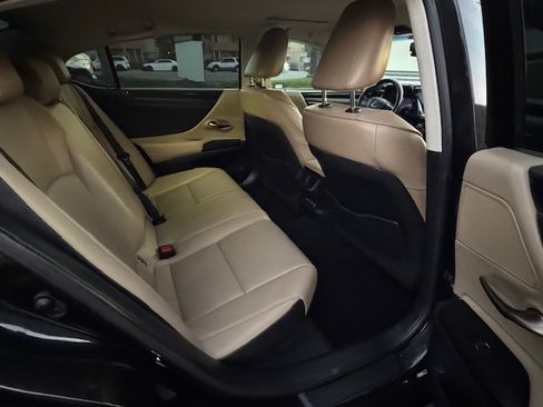 Used 2021 Lexus ES 300h w/ Premium Package image 14